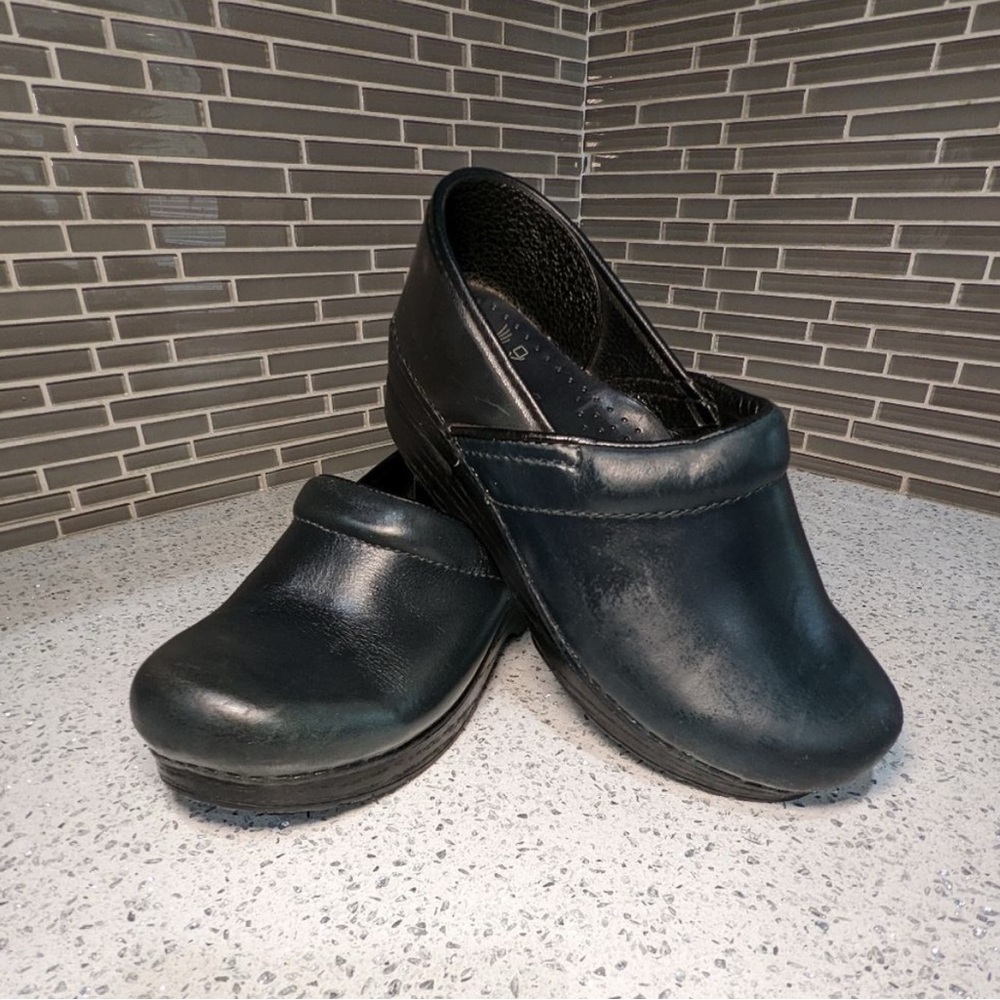 Dansko navy black leather clogs nurse shoes size 38 7.5 8